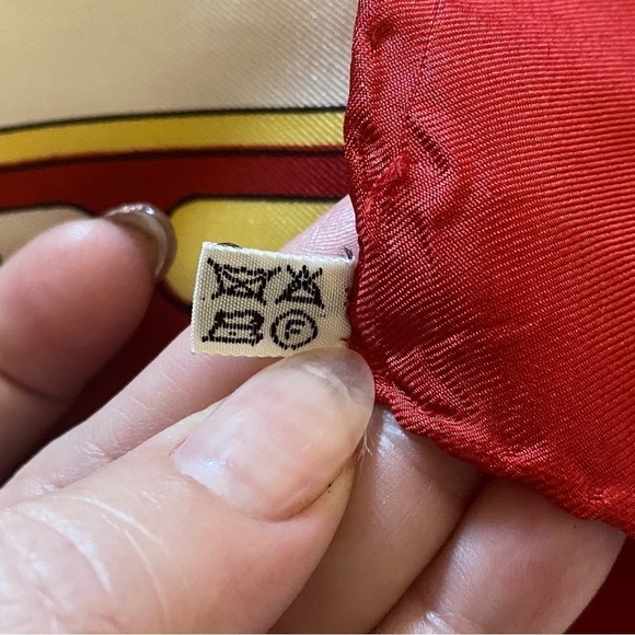 Vintage HERMES Les Coupes Scarf in red by Francoise de la Perriere 70s - Picture 13 of 13